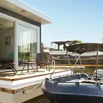 Botel House Boat Statia