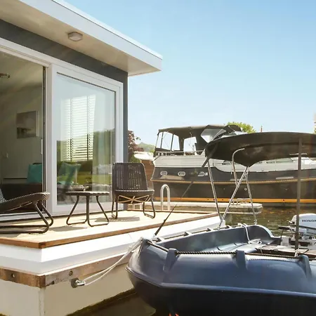 船屋 House Boat Statia
