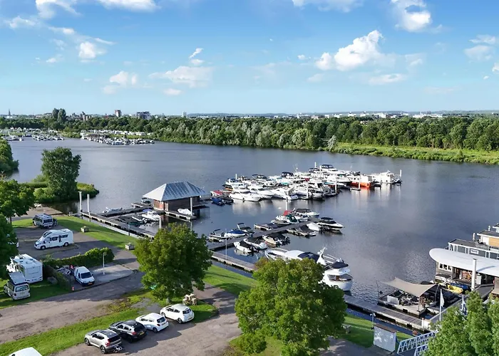 House Boat Statia 4* Maastricht