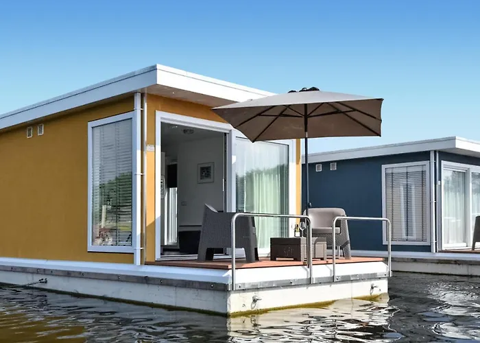 Botel House Boat Statia 4*