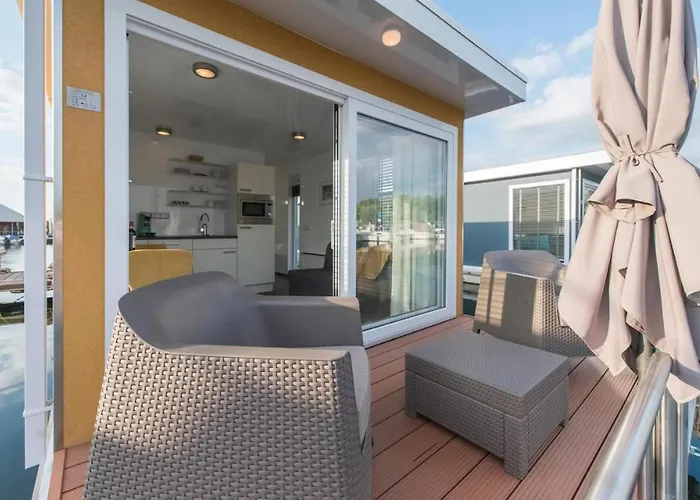 House Boat Statia Botel 4*