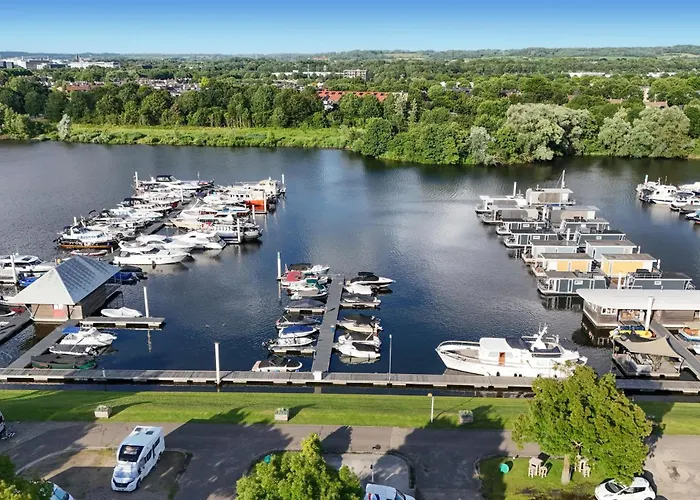 Botel House Boat Statia