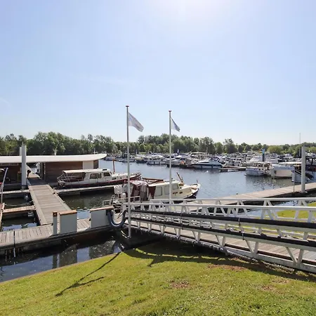 House Boat Statia ספינת מלון מאסטריכט