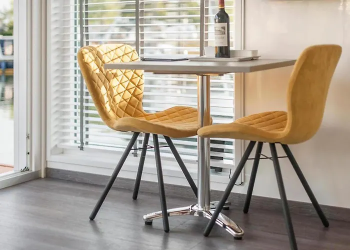 Ботель House Boat Statia 4*